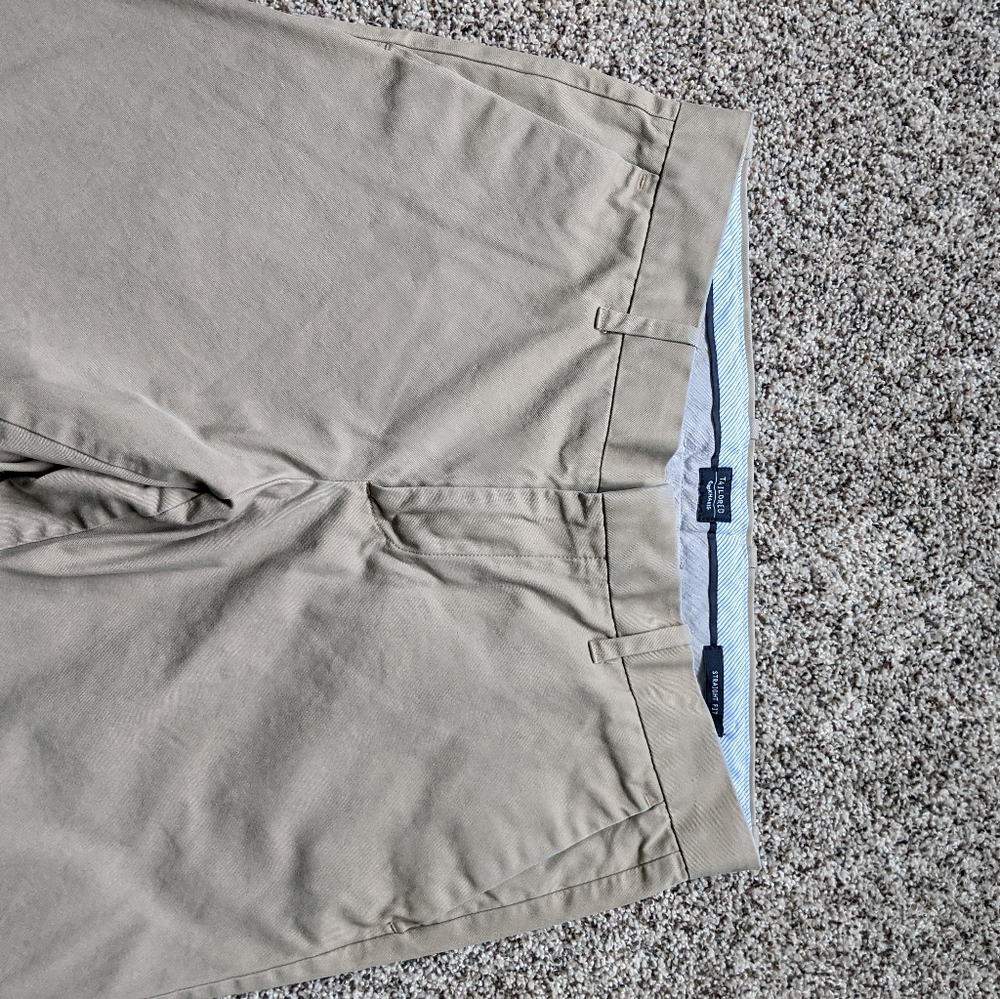 Men's Gap straight fit khakis - Picture 2 of 3